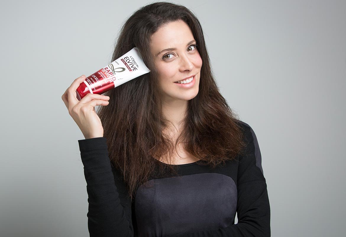 Uno de los remedios más rápido contra el pelo quemado es la Mascarilla Elvive Instantánea Elvive Rapid Reviver Total Repair 5 de L’Oréal Paris.
